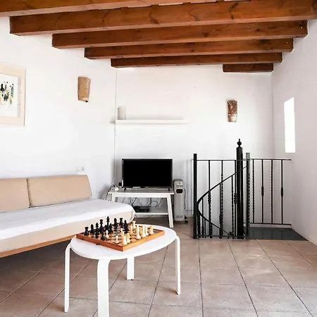 Sunny Rustic Townhouse Holiday home *